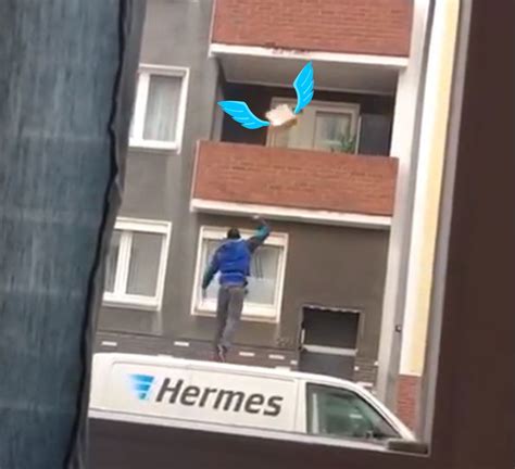 comedy hermes paket auslieferung balkon focus|Paketweitwurf: Video sorgt für Spott über Lieferdienst.